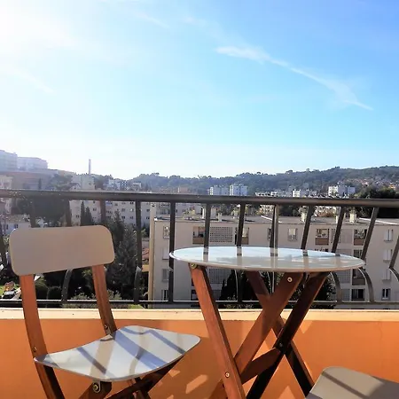 Les Romarins Apartman *